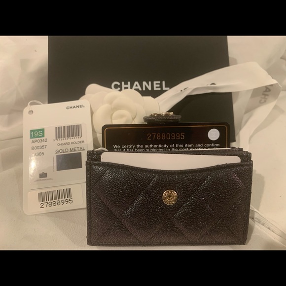 ⛔️Sold⛔️ 19S Chanel Iridescent multi card - Picture 8 of 8